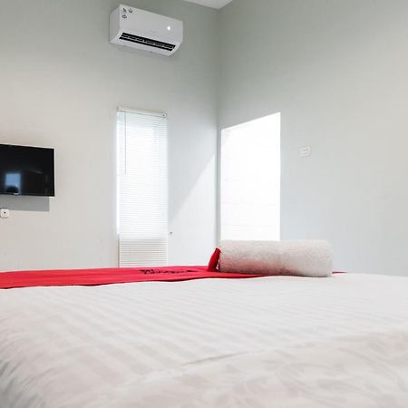 Reddoorz Plus Near Rs Usu Medan 2 Bagian luar foto