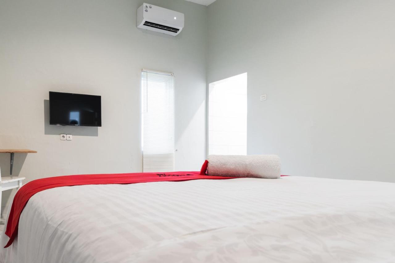 Reddoorz Plus Near Rs Usu Medan 2 Bagian luar foto