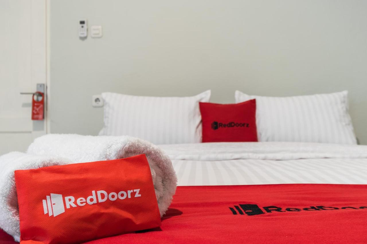 Reddoorz Plus Near Rs Usu Medan 2 Bagian luar foto
