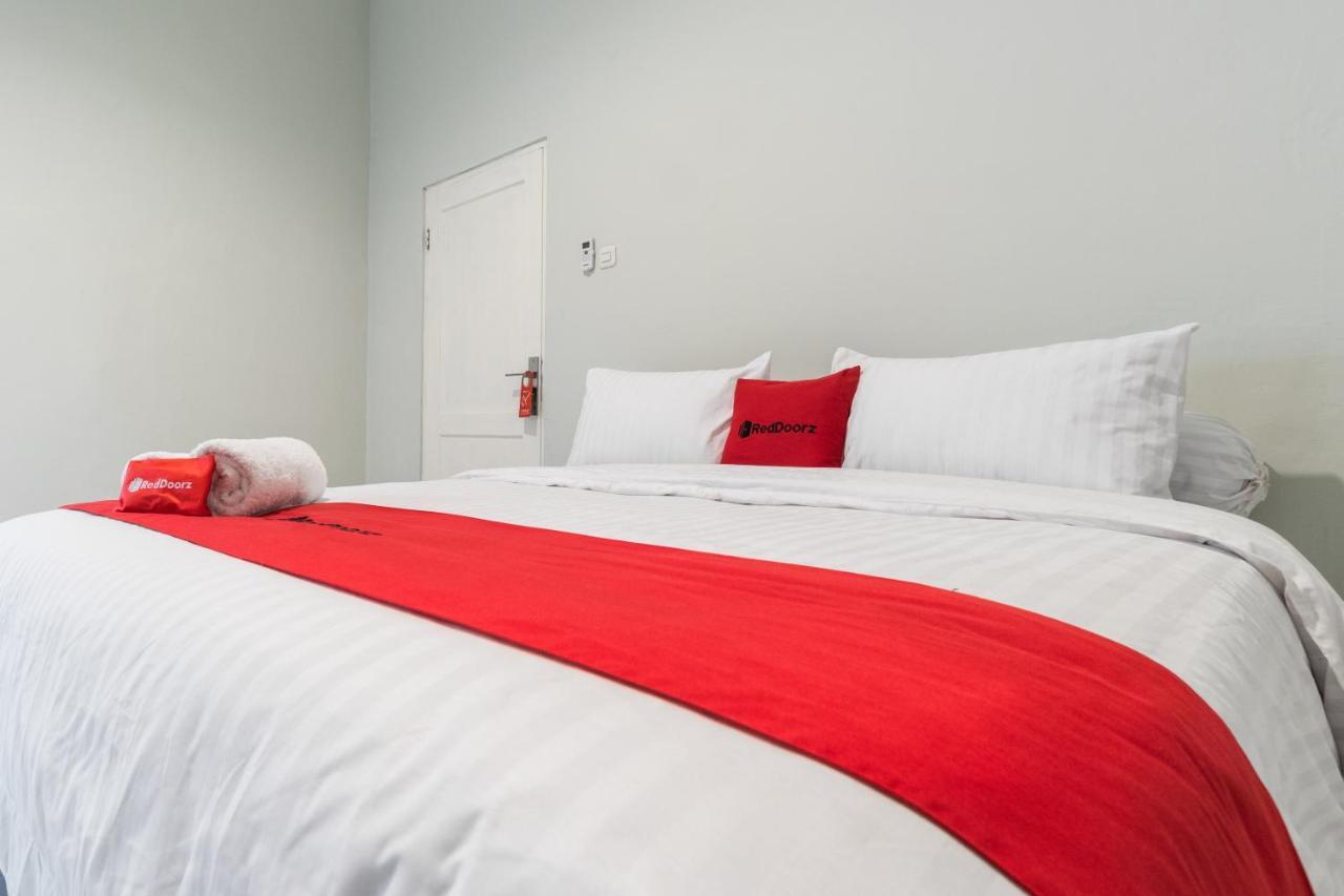 Reddoorz Plus Near Rs Usu Medan 2 Bagian luar foto